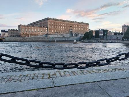 Dieses Bild hat ein leeres Alt-Attribut. Der Dateiname ist Stockholm-Schloss.jpg
